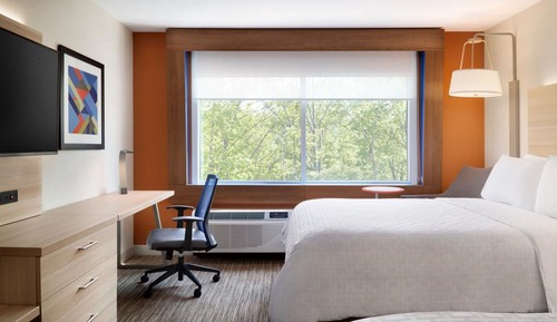 Standard Room, 2 Queen Beds, Accessible Bathtub (Mobility Tub)