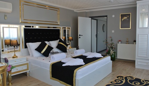 Junior Suite, 1 Bedroom, Refrigerator & Microwave, City View