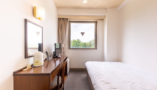 Single Room, Smoking