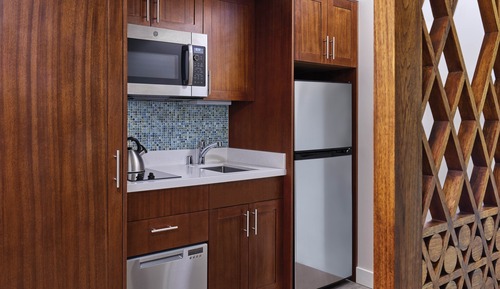 Studio, 1 King Bed, Kitchenette, Garden View (Balcony)