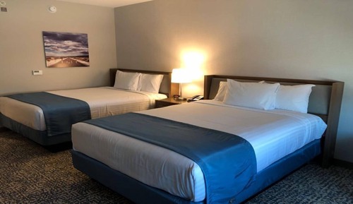 Standard Double Room, 2 Queen Beds, Lake View