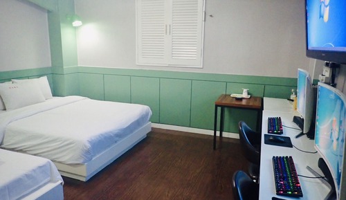 Twin Room (Couple PCs)