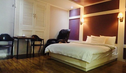 Premier Room