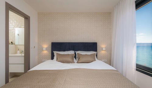 Luxury Apartment, 2 Bedrooms, Sea View, Beachfront (App 3)