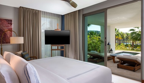Suite, 1 King Bed, Private Pool, Partial Ocean View