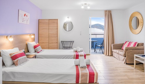 Superior Studio, 3 Twin Beds