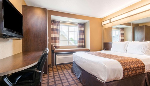 Standard Room, 1 Queen Bed