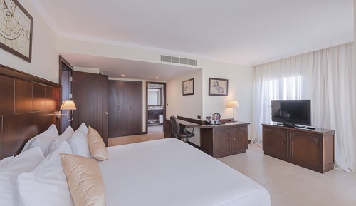 Suite, 1 Bedroom, Smoking (Seafront)