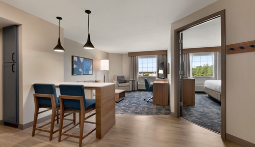 Suite, 1 Bedroom, Accessible (Communication, Roll-In Shower)