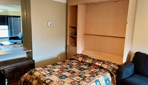Standard Studio, Kitchenette