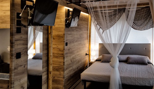 Luxury Tent, 3 Bedrooms, Lake View