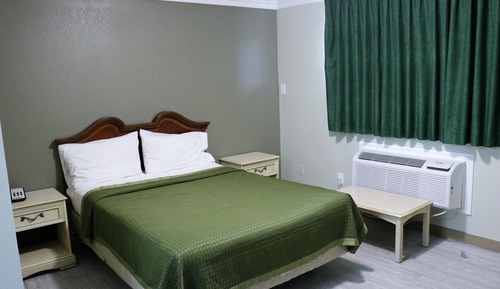 Deluxe Room, 1 Queen Bed, Smoking