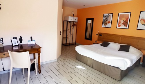 Comfort Room (3 people)