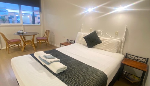 Economy Single Room, 1 Queen Bed