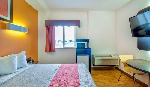 Standard Room, 1 Queen Bed, Accessible, Non Smoking