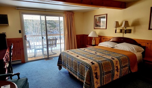 Deluxe Single Room, 1 Queen Bed, Balcony, River View (Deluxe Room Queen)