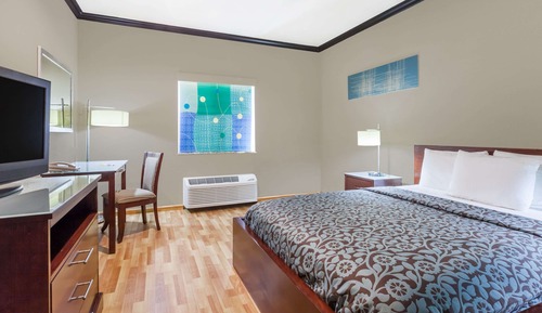 Room, 1 Queen Bed, Accessible, Non Smoking (Mobility,Tub w/Grab Bars)