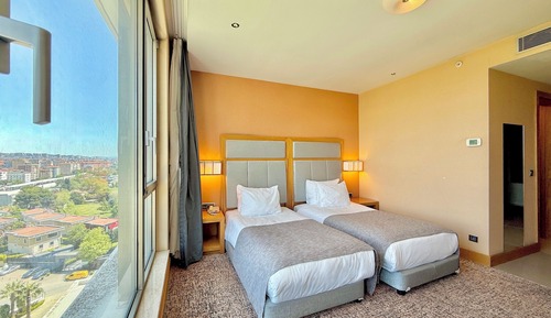 Standard Twin Room, City View