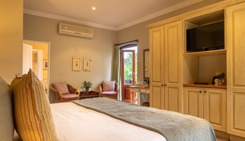 Exclusive Standard Room (King/Twin)