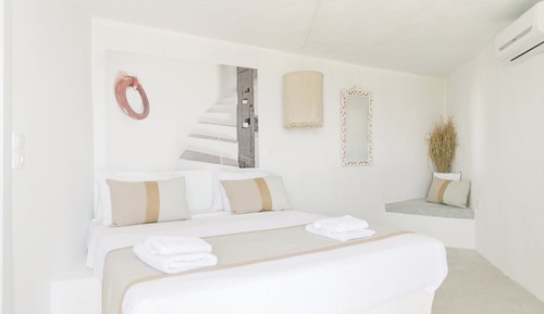 Double room with garden and sea view