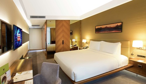 Room, 1 King Bed, Corner