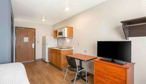 Standard Studio, 1 Queen Bed, Non Smoking, Refrigerator & Microwave