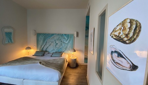 Junior Suite, 1 King Bed (côté Canal Royal)