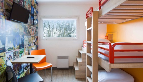 Room, 3 Twin Beds (Break)