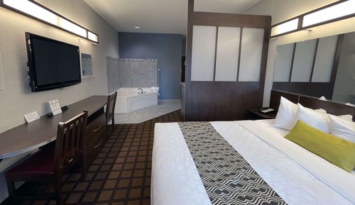 Deluxe Studio Suite, 1 King Bed, Non Smoking