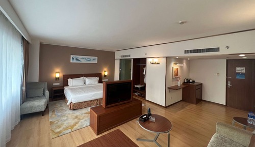 Suite, 1 King Bed (Elegant)