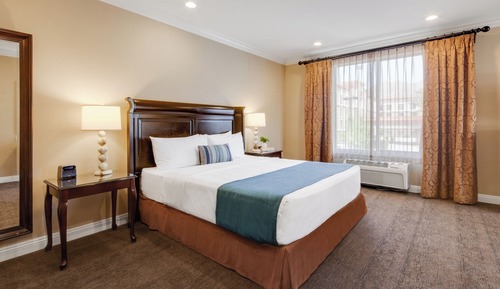 Studio Suite, 1 King Bed with Sofa bed, Corner