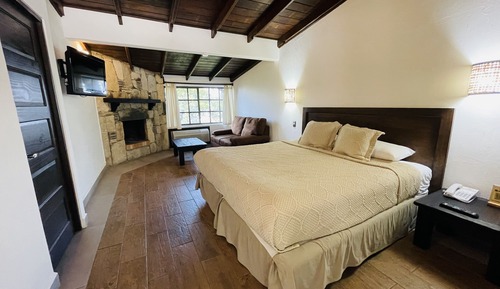 Standard Room, 1 King Bed