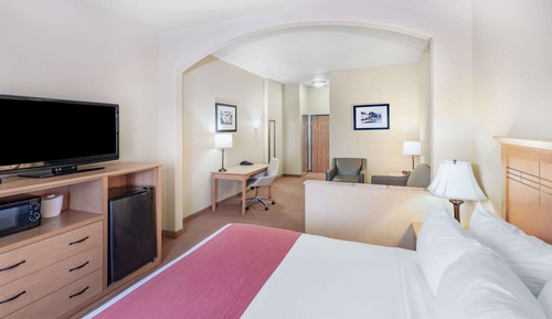 Suite, 1 King Bed, Non Smoking