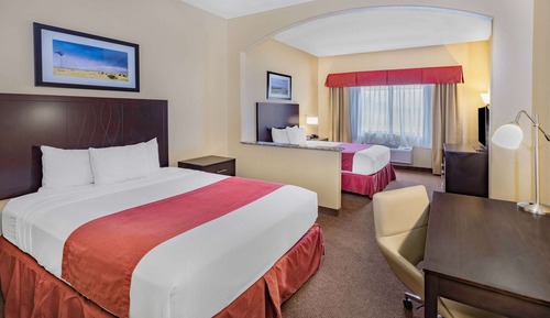 Suite, Multiple Beds, Non Smoking