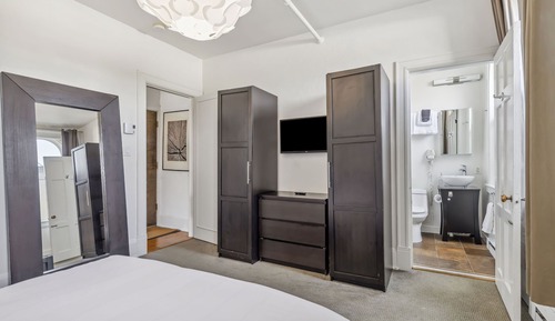 Suite, 1 Bedroom, Lake View (Suite 07: deluxe king lak)
