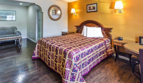 Standard Room, 1 King Bed, Non Smoking
