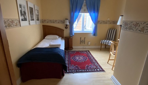 Single Room, Private Bathroom
