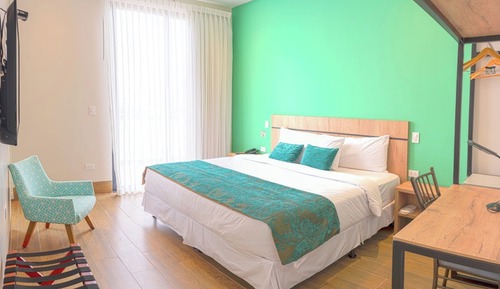 Sky Junior King Suite