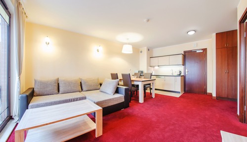 Apartment (C 19)