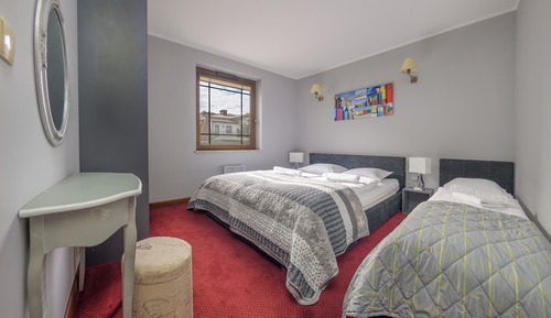 Apartment (C 17)