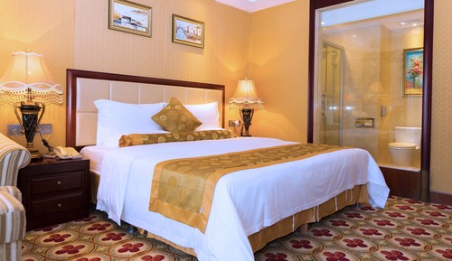 Deluxe Suite