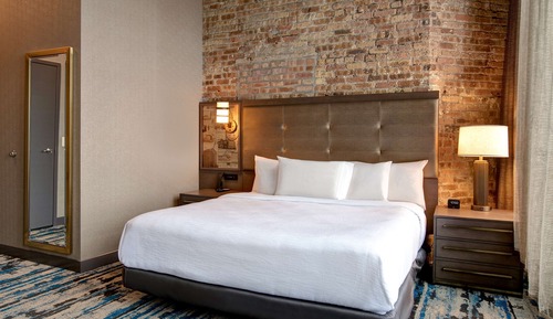 Suite, 1 King Bed, Accessible (Roll-In Shower)