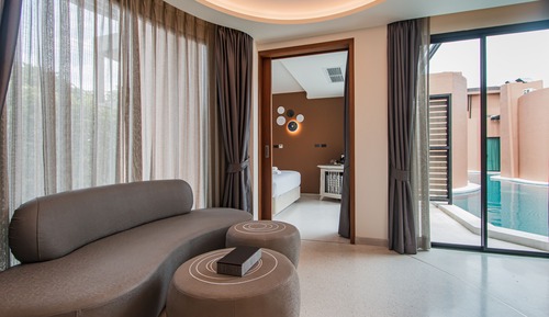 Villa Pool Access