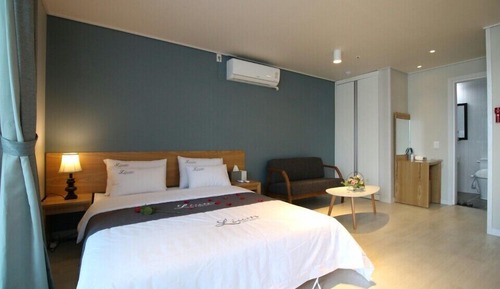 Standard Room, Ocean View (15 PY, #301 - #303, #305 - #307)
