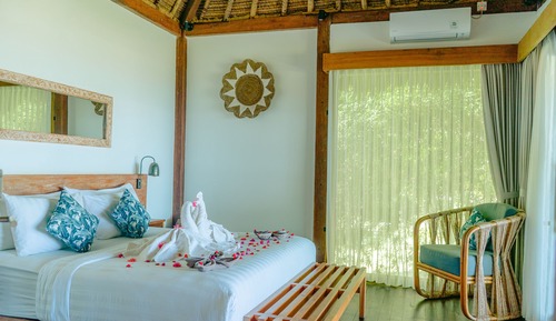 Deluxe Beachfront Bungalow