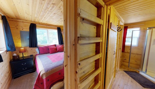 Cabin (White Pine Cozy Secluded Cabin, Stunn)