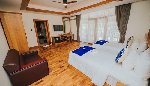 Villa, 1 King Bed, Garden View