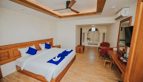 Gold Deluxe Room, 1 King Bed