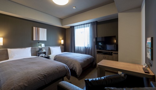Twin Room, Smoking