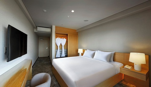 Standard Room, 1 King Bed, Garden View